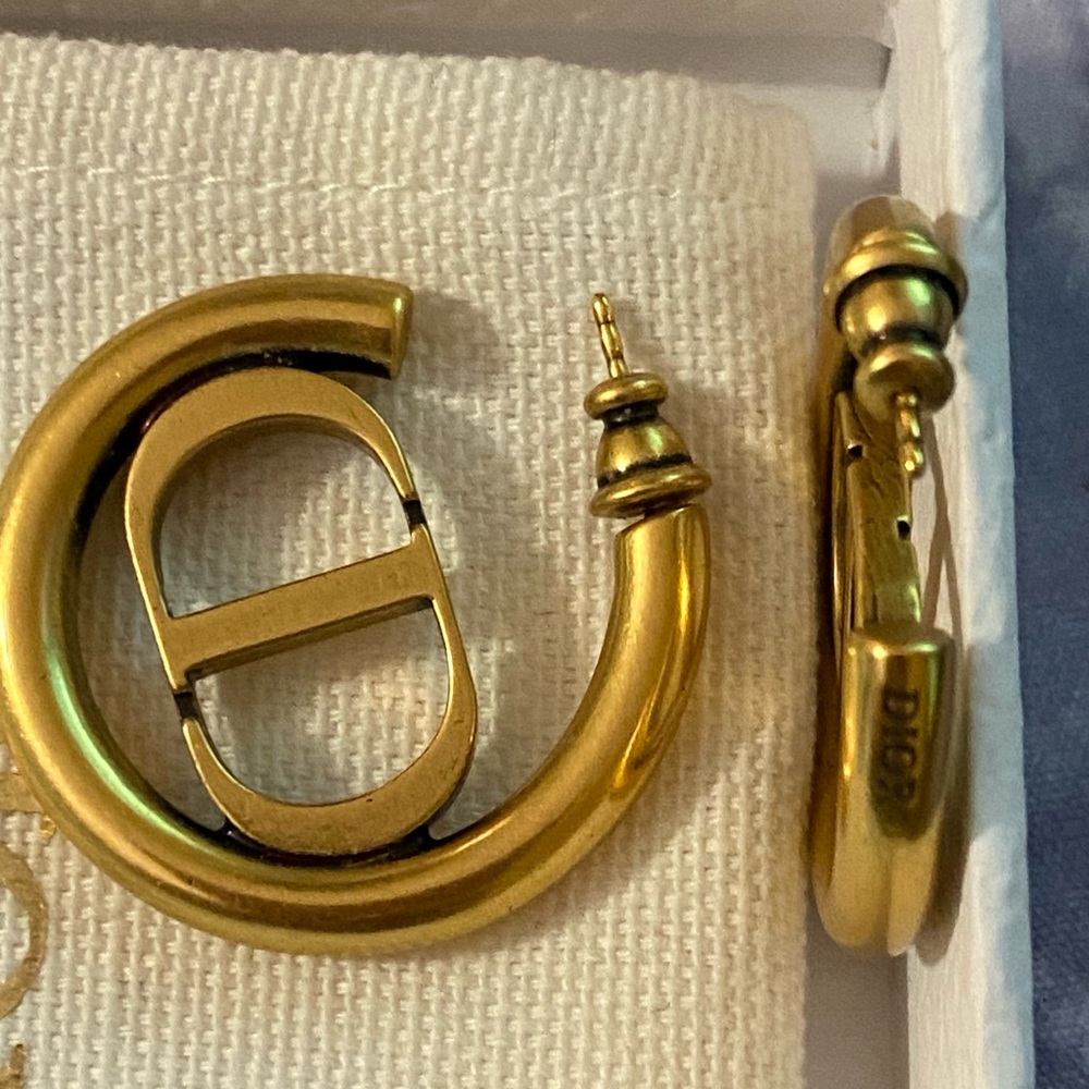 Dior 30 Montaigne Earrings - Picture 6 of 9